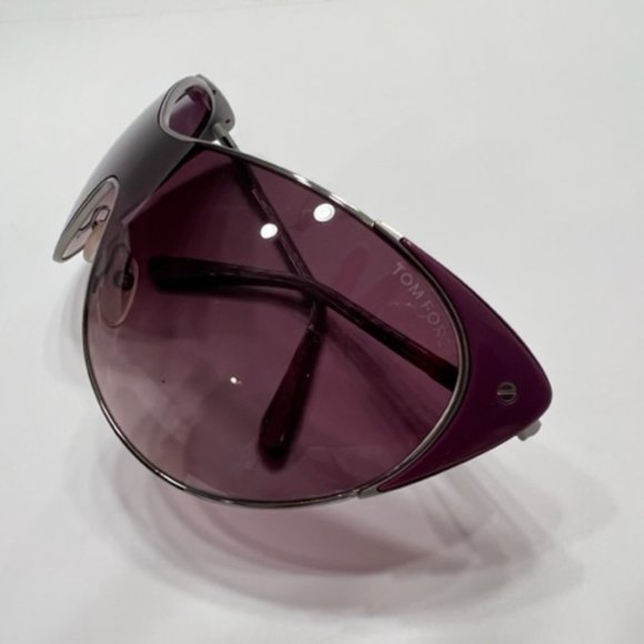 Tom Ford Violet Cat-Eye Sunglasses display picture 3